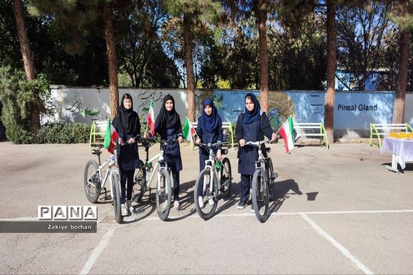 انتخابات شورای دانش‌آموزی در دبیرستان فرزانگان دوره دوم