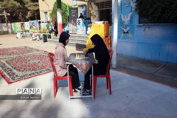 انتخابات شورای دانش‌آموزی در دبیرستان فرزانگان دوره دوم