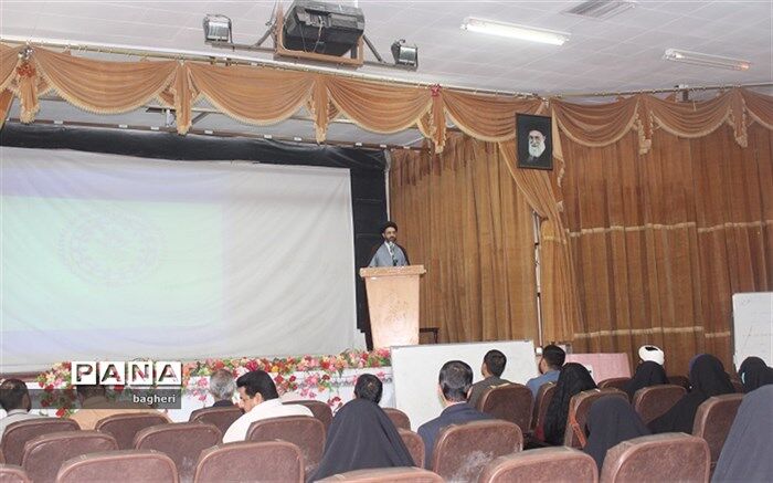 جوانی که در کارها عامل اصلی را خداوند بداند  دل به عوامل دیگر نمی‌بندد