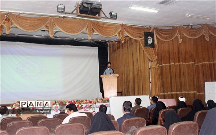 جوانی که در کارها عامل اصلی را خداوند بداند  دل به عوامل دیگر نمی‌بندد