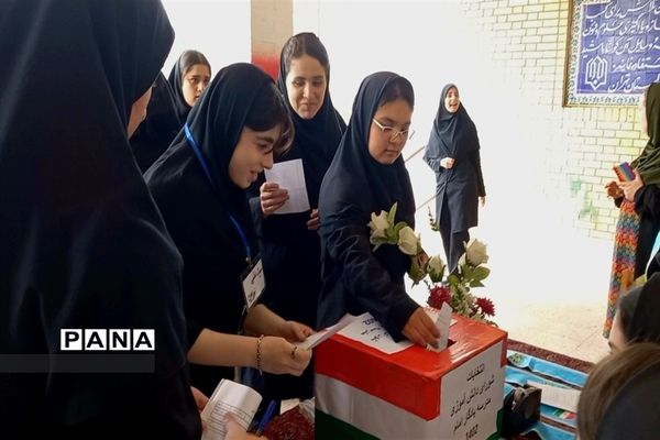 برگزاری انتخابات شورای دانش‌آموزی در مدارس ورامین