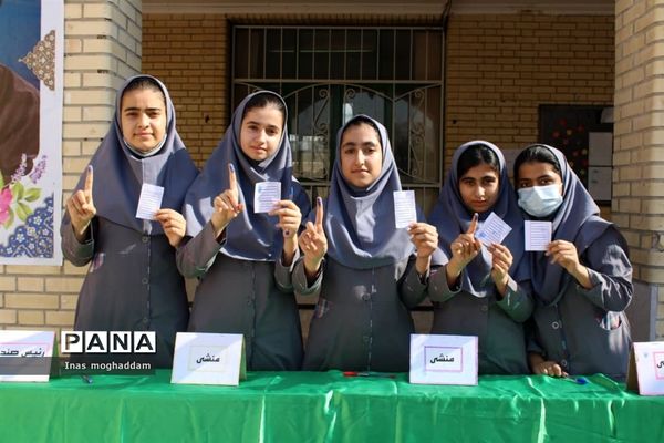 برگزاری انتخابات شورای دانش آموزی دبیرستان قاضی گله‌دار