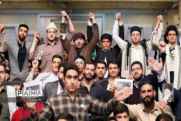 دیدار هزاران نفر از دانش‌آموزان و دانشجویان با مقام معظم رهبری