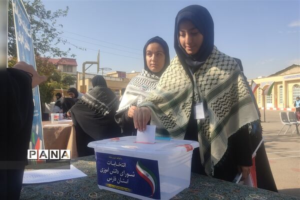 برگزاری مراسم نمادین انتخابات شوراهای دانش‌آموزی  در شیراز