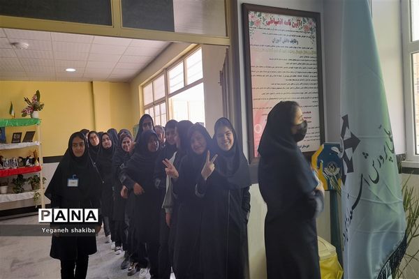 جشن روز دانش‌آموز و انتخابات شورای دانش‌آموزی در دبیرستان فرزانگان دوره دوم شهرستان اسفراین