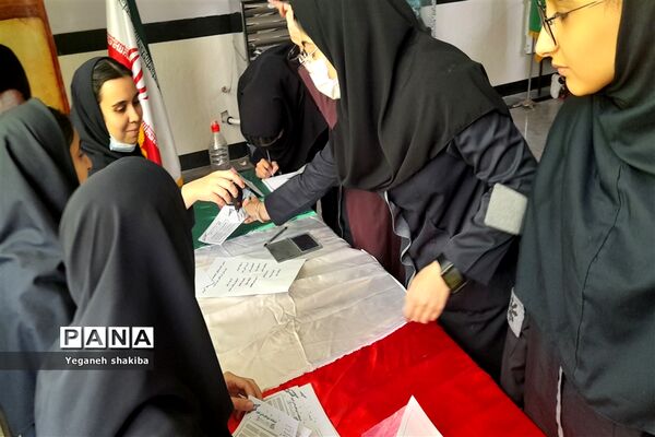 جشن روز دانش‌آموز و انتخابات شورای دانش‌آموزی در دبیرستان فرزانگان دوره دوم شهرستان اسفراین