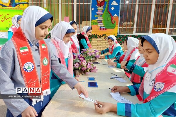 انتخابات شورای دانش‌آموزی در مدارس شهرستان آباده