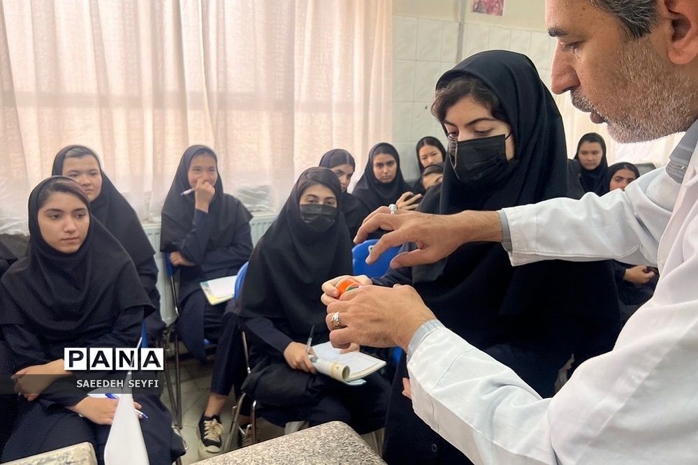 کارگاه آشتی با علم در پژوهش‌سرای دانش‌آموزی کاوش کهریزک/ فیلم