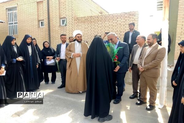 بازدید مدیرکل آموزش و پرورش فارس از مدارس شهرستان سروستان