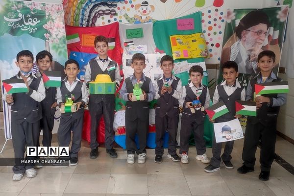 نمایشگاه دست سازه‌های استکبارستیزی، در دبستان پسرانه حضرت رسول اکرم شهرستان پردیس