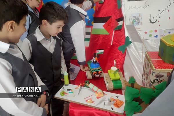 نمایشگاه دست سازه‌های استکبارستیزی، در دبستان پسرانه حضرت رسول اکرم شهرستان پردیس