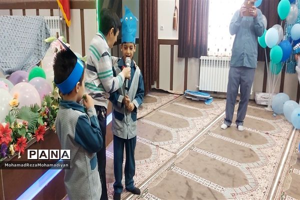 برگزاری جشن آب در دبستان شاهد آقا مصطفی خمینی (ره)کاشمر