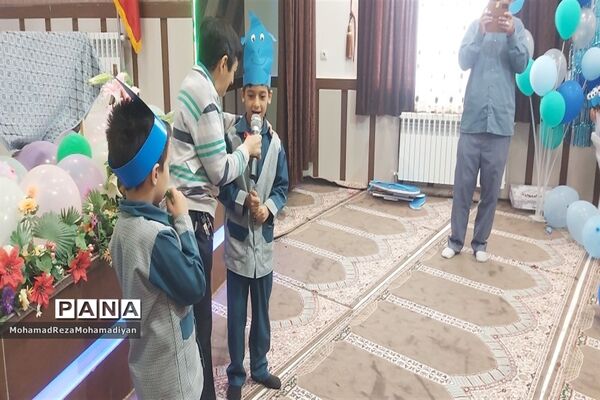 برگزاری جشن آب در دبستان شاهد آقا مصطفی خمینی (ره)کاشمر