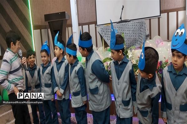 برگزاری جشن آب در دبستان شاهد آقا مصطفی خمینی (ره)کاشمر