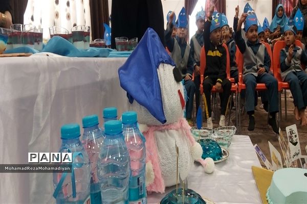 برگزاری جشن آب در دبستان شاهد آقا مصطفی خمینی (ره)کاشمر