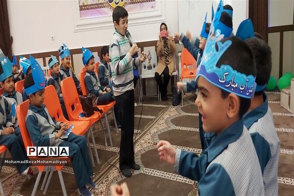 برگزاری جشن آب در دبستان شاهد آقا مصطفی خمینی (ره)کاشمر