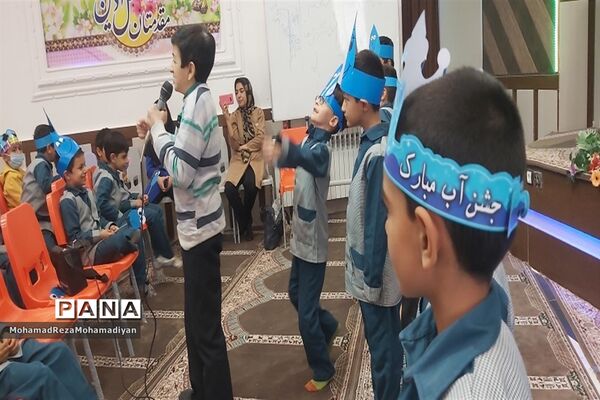 برگزاری جشن آب در دبستان شاهد آقا مصطفی خمینی (ره)کاشمر