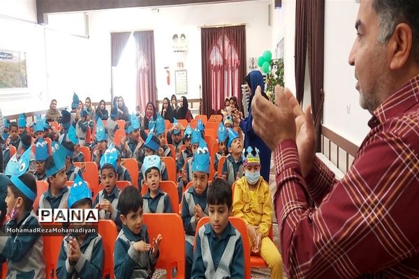 برگزاری جشن آب در دبستان شاهد آقا مصطفی خمینی (ره)کاشمر