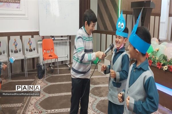 برگزاری جشن آب در دبستان شاهد آقا مصطفی خمینی (ره)کاشمر