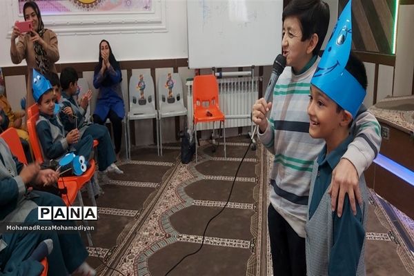 برگزاری جشن آب در دبستان شاهد آقا مصطفی خمینی (ره)کاشمر