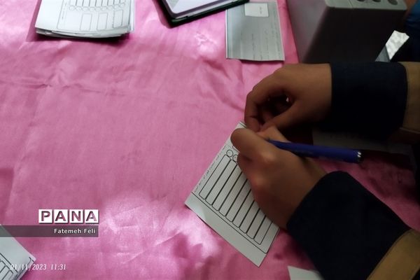 برگزاری انتخابات شوراهای دانش‌آموزی در قرچک