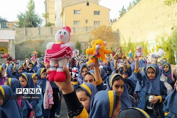 پویش فریاد عروسک‌ها در مدارس دخترانه رودهن