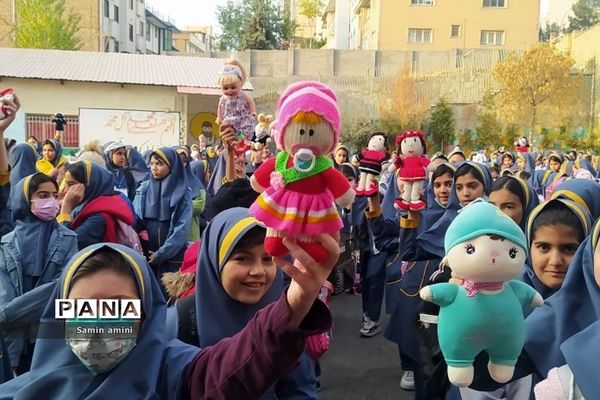 پویش فریاد عروسک‌ها در مدارس دخترانه رودهن