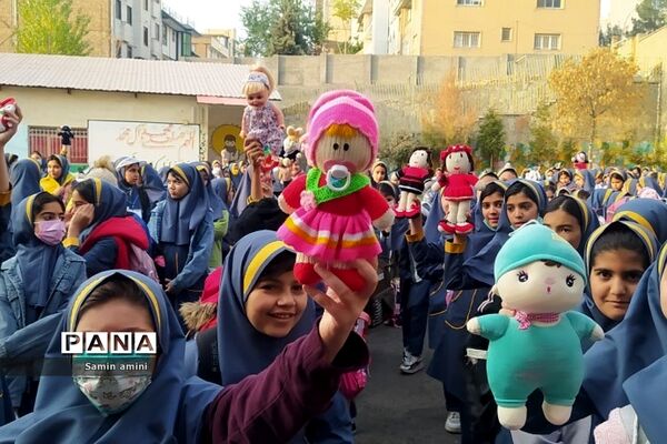 پویش فریاد عروسک‌ها در مدارس دخترانه رودهن