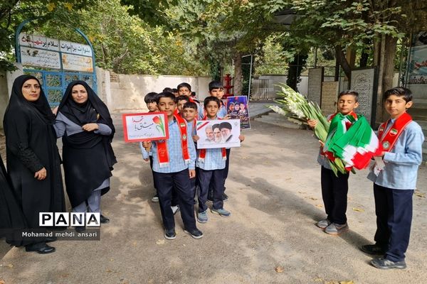 میثاق دانش‌آموزان ناحیه دو شیراز با شهدا به‌مناسبت هفته بسیج دانش آموزی