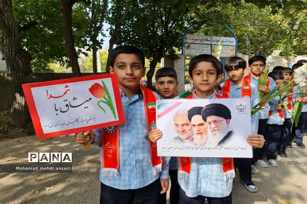 میثاق دانش‌آموزان ناحیه دو شیراز با شهدا به‌مناسبت هفته بسیج دانش آموزی