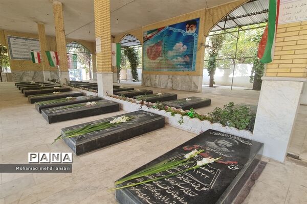 میثاق دانش‌آموزان ناحیه دو شیراز با شهدا به‌مناسبت هفته بسیج دانش آموزی
