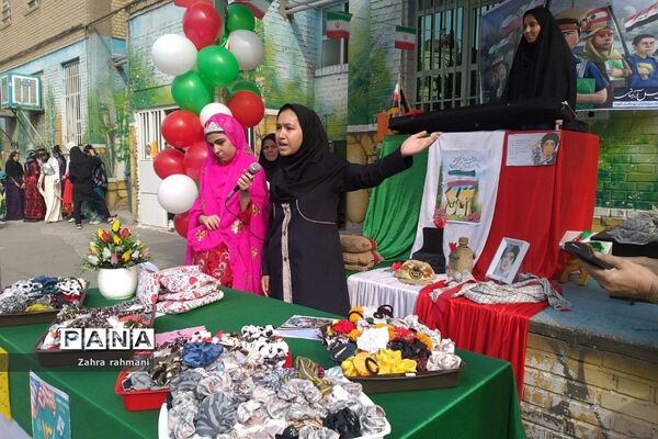 جشن روز دانش‌آموز در دبیرستان حجاب ناحیه یک شهرری
