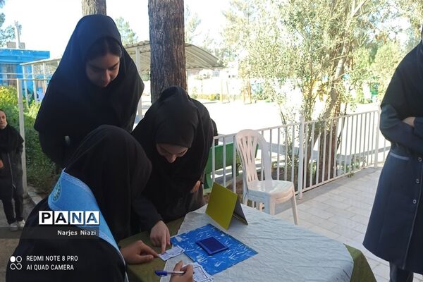 برگزاری انتخابات شورای دانش‌آموزی در دبیرستان شاهد مطهره
