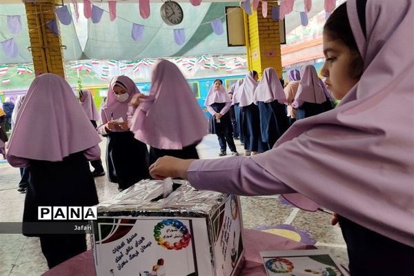 انتخابات شورای دانش‌آموزی در دبستان فرهنگ دختران منطقه ۱۳ تهر