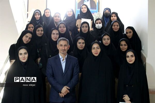 آیین تجلیل از نو معلمان ابتدایی ناحیه یک بهارستان
