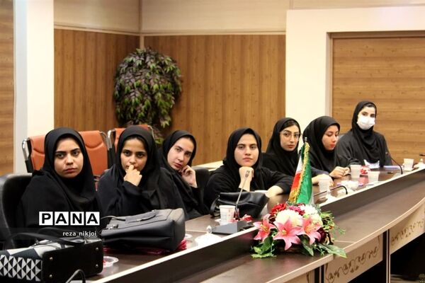 آیین تجلیل از نو معلمان ابتدایی ناحیه یک بهارستان