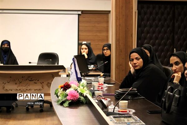 آیین تجلیل از نو معلمان ابتدایی ناحیه یک بهارستان