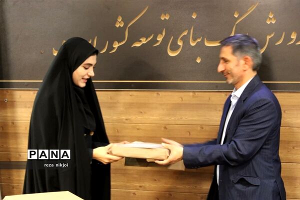 آیین تجلیل از نو معلمان ابتدایی ناحیه یک بهارستان