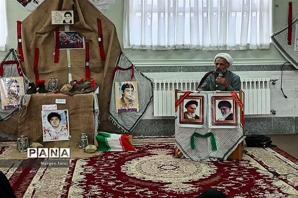 گرامیداشت روز دانش‌آموز در دبیرستان حضرت خدیجه (س) قم