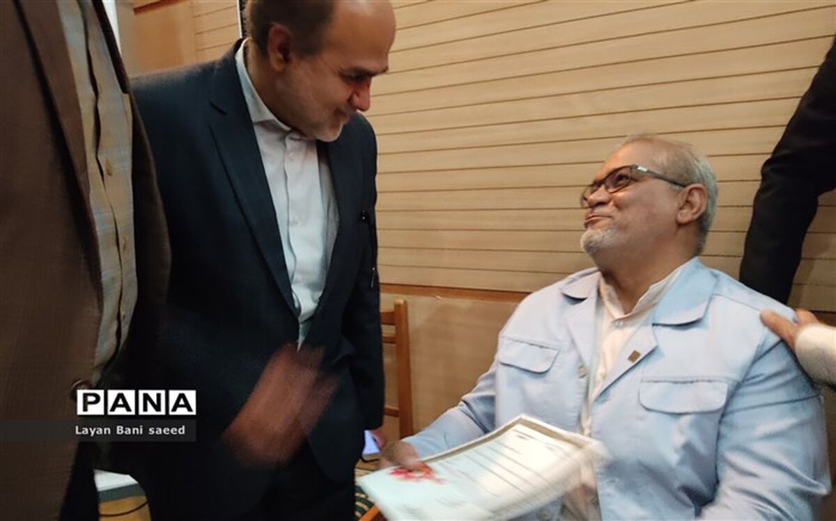 تقدیر و تجلیل از برترین‌های علمی دانش‌آموزان خانواده‌های ایثارگران/فیلم