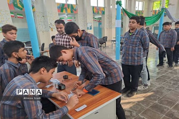 انتخابات شوراهای دانش‌آموزی در دبیرستان شهید مفتح پایگاه دریایی  بوشهر