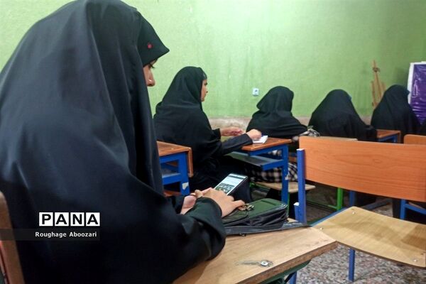 برگزاری کارگاه آموزش خبرنویسی ویژه دانش‌آموزان دختر در کانون شهدای فرهنگی ملارد