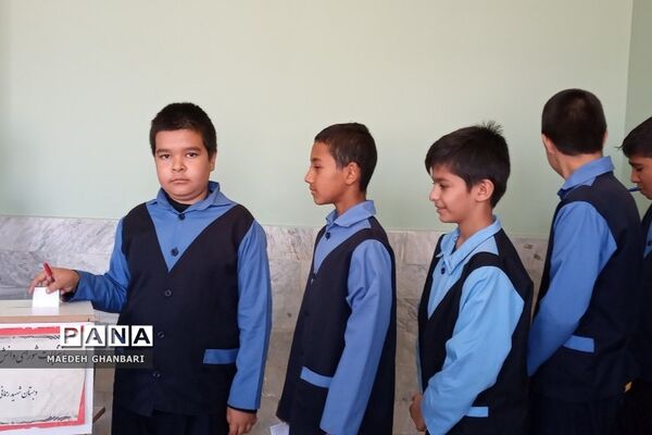 برگزاری انتخابات شورای دانش‌آموزی در مدارس پسرانه شهرستان پردیس