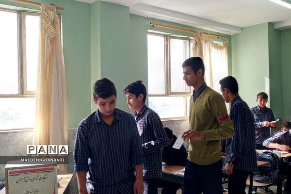 برگزاری انتخابات شورای دانش‌آموزی در مدارس پسرانه شهرستان پردیس
