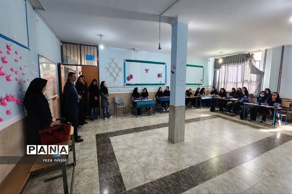 نمایشگاه دست سازه‌های هنرستان هنرهای زیبا ناحیه یک بهارستان