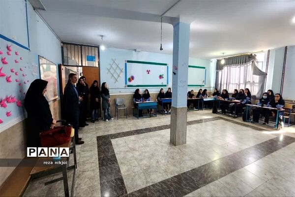 نمایشگاه دست سازه‌های هنرستان هنرهای زیبا ناحیه یک بهارستان