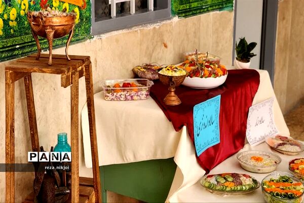 نمایشگاه دست سازه‌های هنرستان هنرهای زیبا ناحیه یک بهارستان