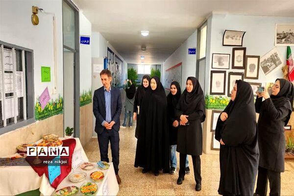 نمایشگاه دست سازه‌های هنرستان هنرهای زیبا ناحیه یک بهارستان