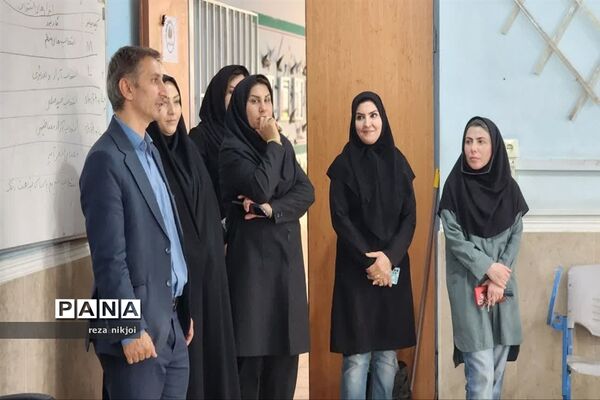 نمایشگاه دست سازه‌های هنرستان هنرهای زیبا ناحیه یک بهارستان