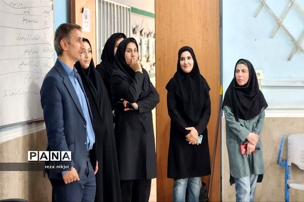 نمایشگاه دست سازه‌های هنرستان هنرهای زیبا ناحیه یک بهارستان